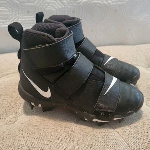 Boy's size 1 Nike Force Savage football cleats